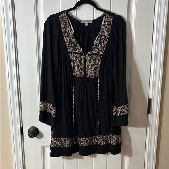 Daniel Rainn Tops - Daniel Rainn Black Embellished Tunic with Bib Collar